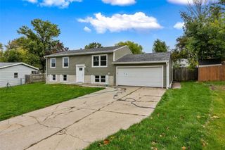 332 Crandall Drive NE, Cedar Rapids, IA 52402