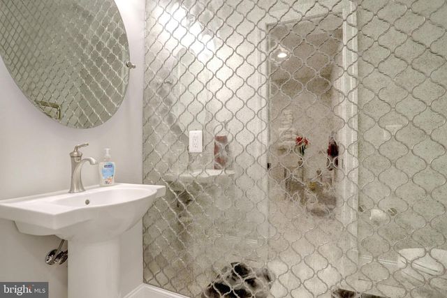7108 PENGUIN PL, Falls Church, VA 22043