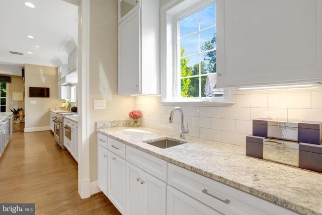 7108 PENGUIN PL, Falls Church, VA 22043