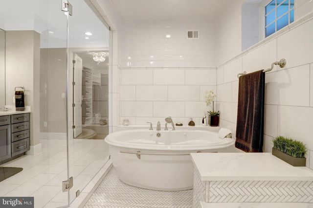 7108 PENGUIN PL, Falls Church, VA 22043