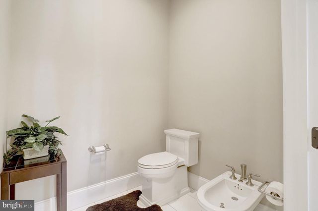 7108 PENGUIN PL, Falls Church, VA 22043