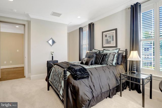 7108 PENGUIN PL, Falls Church, VA 22043