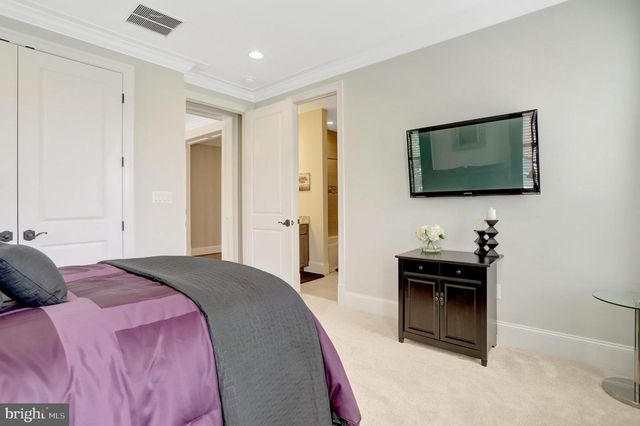 7108 PENGUIN PL, Falls Church, VA 22043