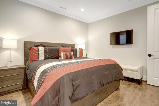 7108 PENGUIN PL, Falls Church, VA 22043