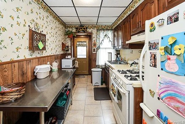 7833 74th Street, Glendale, NY 11385