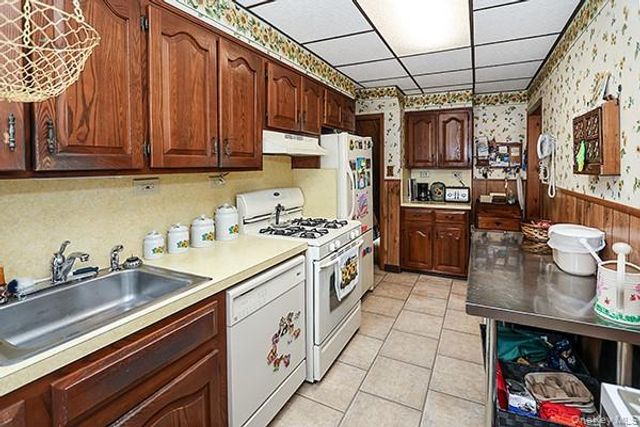 7833 74th Street, Glendale, NY 11385