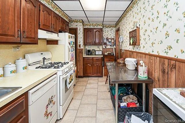 7833 74th Street, Glendale, NY 11385