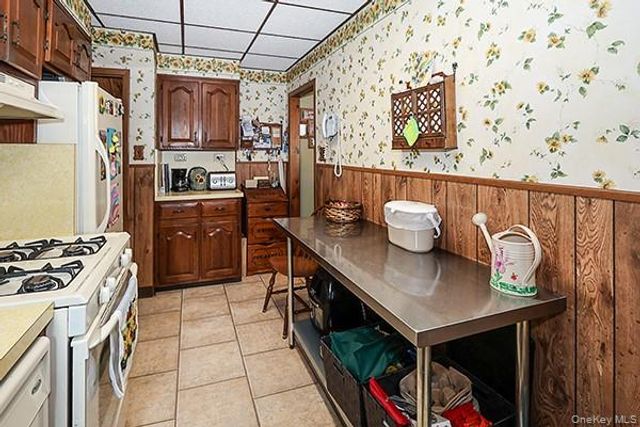 7833 74th Street, Glendale, NY 11385