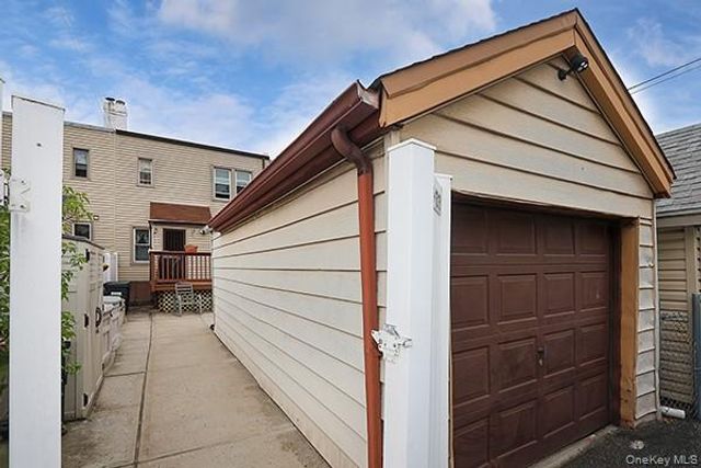 7833 74th Street, Glendale, NY 11385