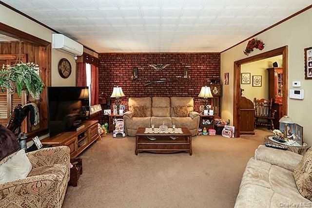 7833 74th Street, Glendale, NY 11385