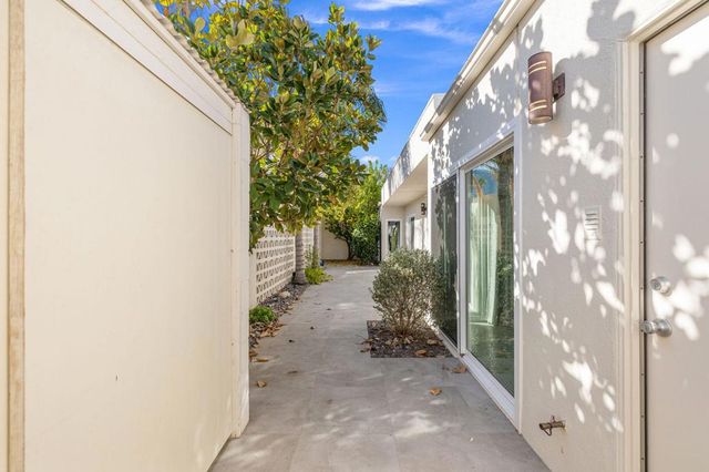 1810 Sandcliff Road, Palm Springs, CA 92264