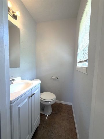 1516 NW 43rd St, Lawton, OK 73505