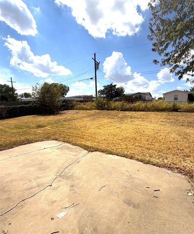 1516 NW 43rd St, Lawton, OK 73505
