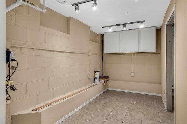 305 Lawson Avenue E, Saint Paul, MN 55130