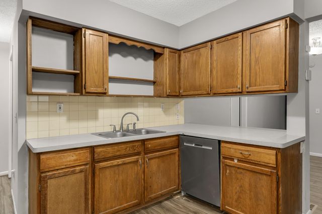 305 Lawson Avenue E, Saint Paul, MN 55130