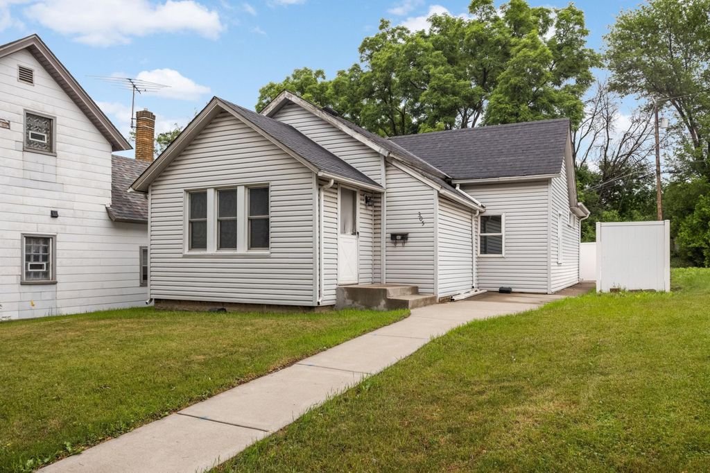 305 Lawson Avenue E, Saint Paul, MN 55130