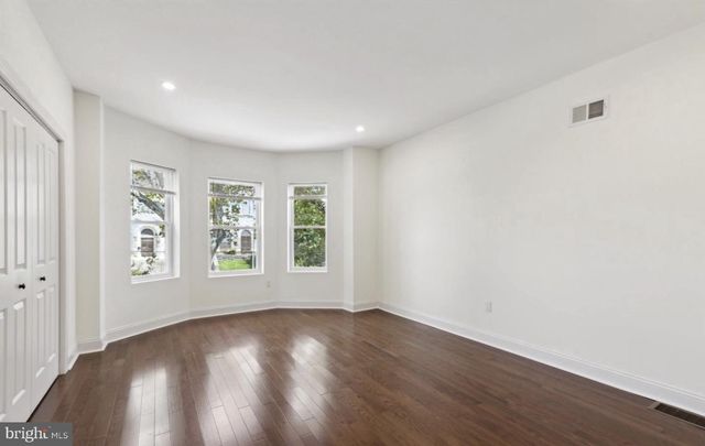 5516 CEDAR AVE, Philadelphia, PA 19143
