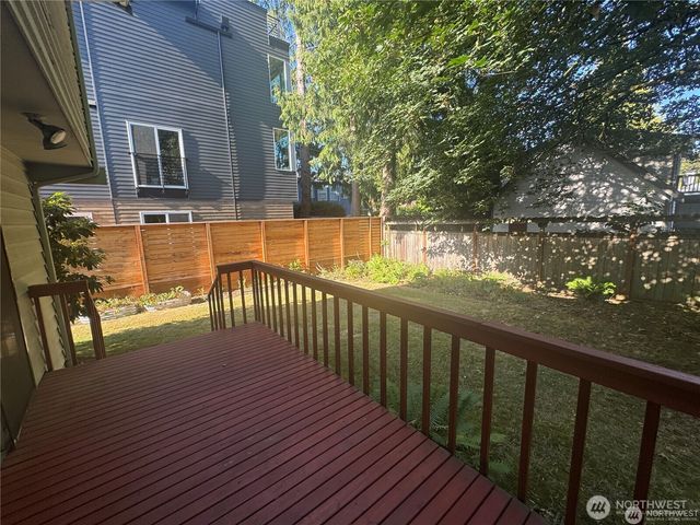 11752 Burke Avenue N, Seattle, WA 98133