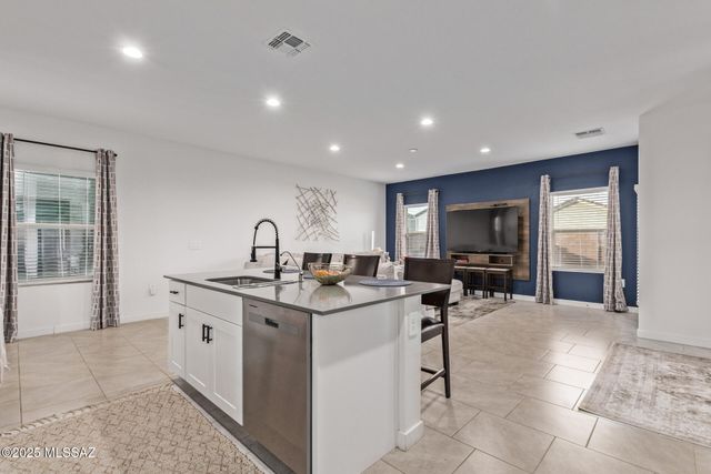 12767 E Joffroy Drive, Vail, AZ 85641