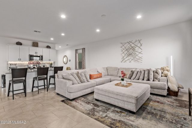 12767 E Joffroy Drive, Vail, AZ 85641