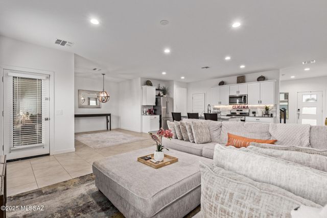 12767 E Joffroy Drive, Vail, AZ 85641