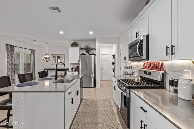 12767 E Joffroy Drive, Vail, AZ 85641