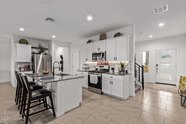 12767 E Joffroy Drive, Vail, AZ 85641