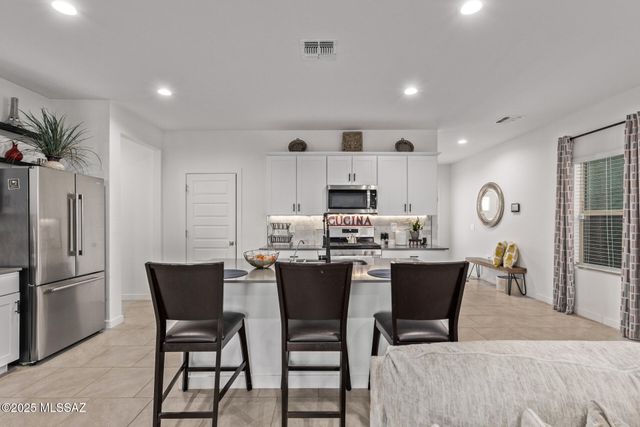 12767 E Joffroy Drive, Vail, AZ 85641