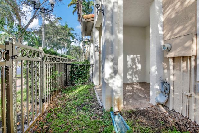 12430 NW 32nd Mnr, Sunrise, FL 33323