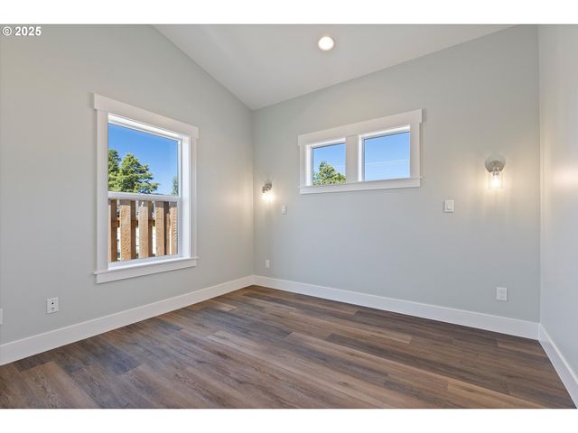 333 Se Oar Ave, Lincoln City, OR 97367