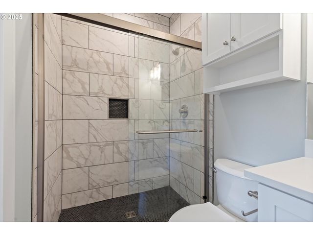 333 Se Oar Ave, Lincoln City, OR 97367