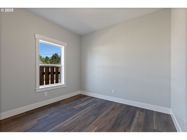 333 Se Oar Ave, Lincoln City, OR 97367