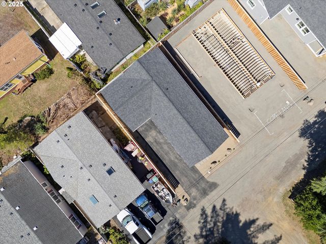 333 Se Oar Ave, Lincoln City, OR 97367