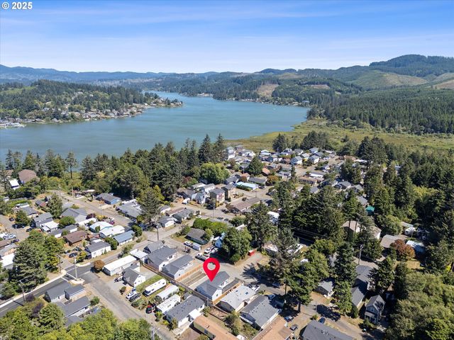 333 Se Oar Ave, Lincoln City, OR 97367