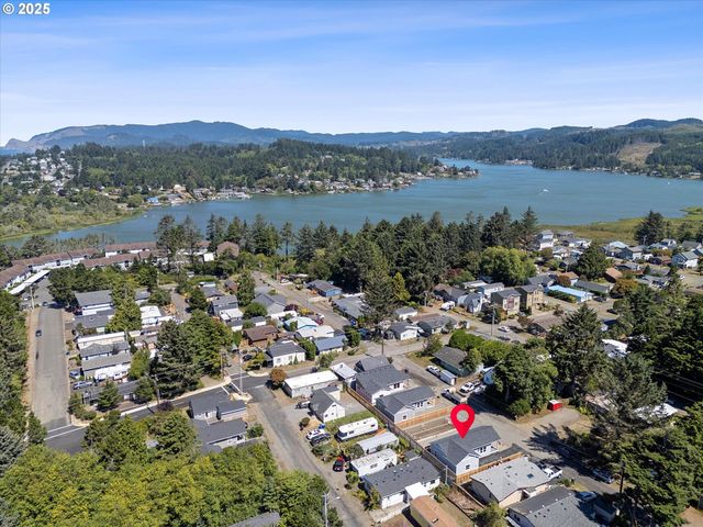333 Se Oar Ave, Lincoln City, OR 97367
