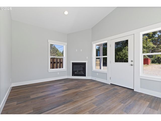 333 Se Oar Ave, Lincoln City, OR 97367