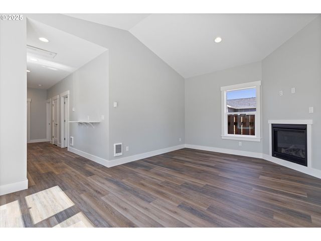 333 Se Oar Ave, Lincoln City, OR 97367