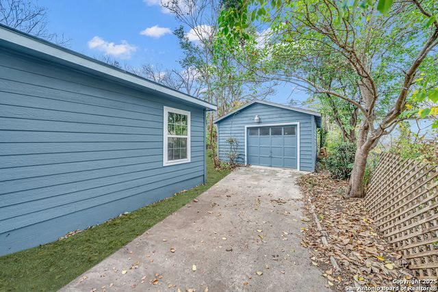 215 Cunningham Ave., San Antonio, TX 78215