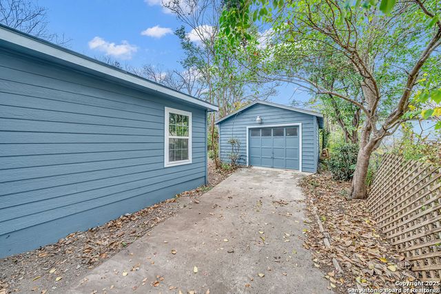 215 Cunningham Ave., San Antonio, TX 78215