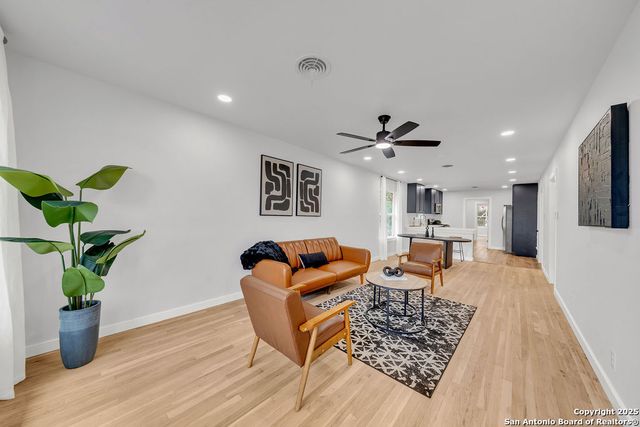 215 Cunningham Ave., San Antonio, TX 78215