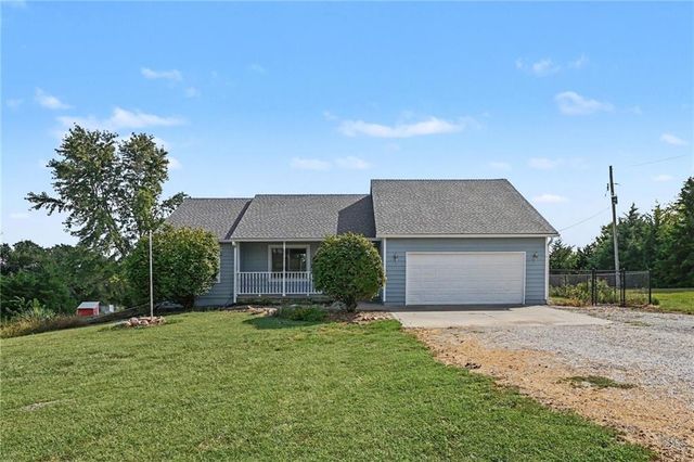 21051 Hemphill Road, Tonganoxie, KS 66086