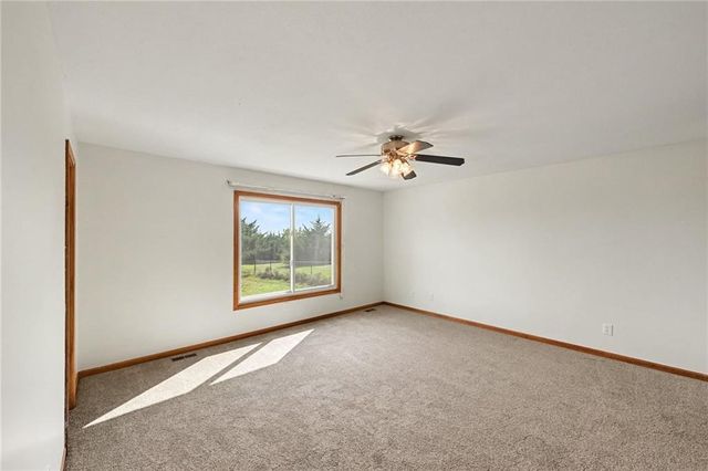 21051 Hemphill Road, Tonganoxie, KS 66086