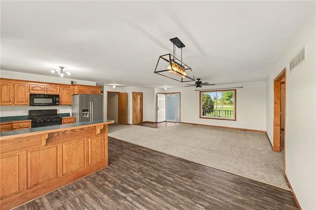 21051 Hemphill Road, Tonganoxie, KS 66086