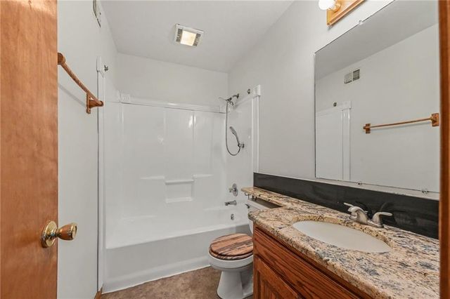 21051 Hemphill Road, Tonganoxie, KS 66086