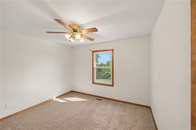 21051 Hemphill Road, Tonganoxie, KS 66086