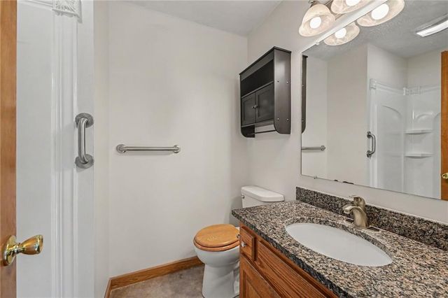 21051 Hemphill Road, Tonganoxie, KS 66086