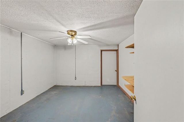 21051 Hemphill Road, Tonganoxie, KS 66086