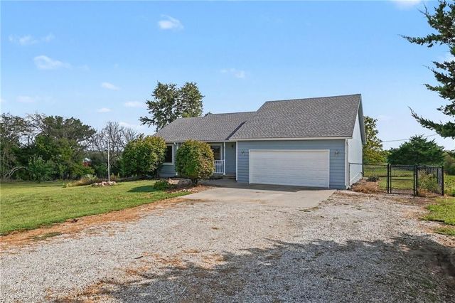 21051 Hemphill Road, Tonganoxie, KS 66086