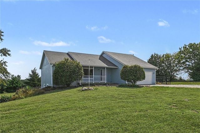 21051 Hemphill Road, Tonganoxie, KS 66086