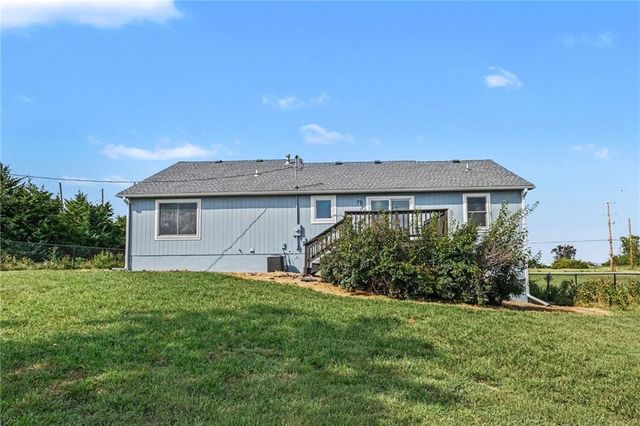 21051 Hemphill Road, Tonganoxie, KS 66086